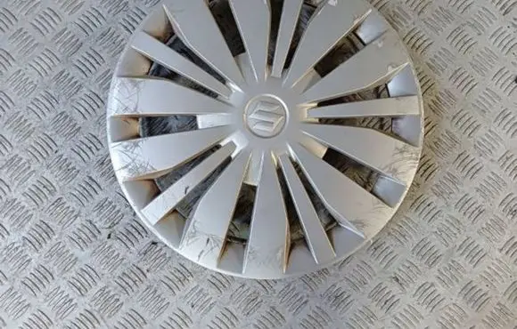 Suzuki Swift II R15 wheel hub/cap/trim 4325068L10