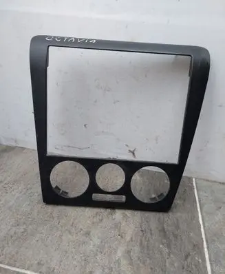 Skoda Octavia Mk2 (1Z) Radio/GPS head unit trim 101863399