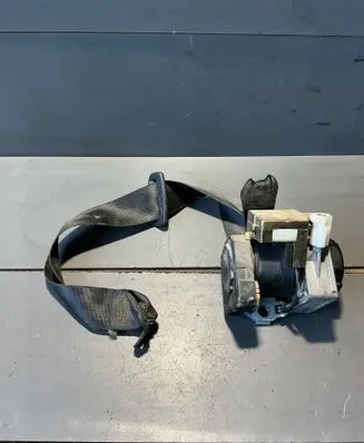 Volkswagen PASSAT B5.5 Front seatbelt 00064684