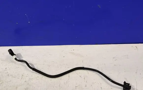 Engine coolant pipe/hose