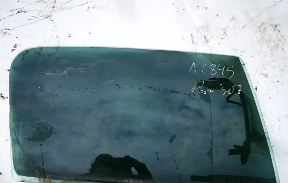 Peugeot 307 Rear door window glass 