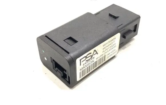 Opel Mokka B USB socket connector 98217039DX