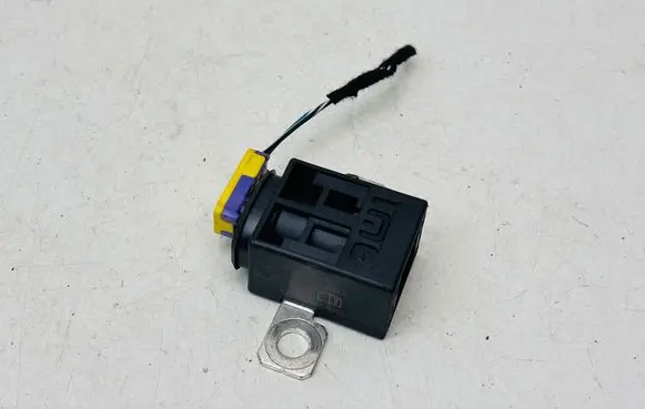 Audi A5 Sportback 8TA Battery relay fuse 4F0915519