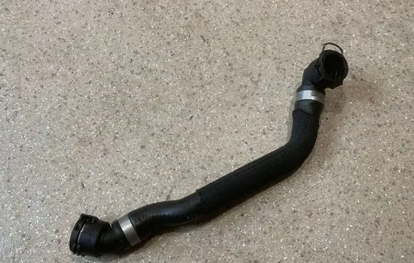 BMW 5 G30 G31 Engine coolant pipe/hose 9468652
