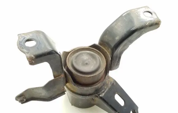 Toyota Prius (XW30) Engine mount bracket