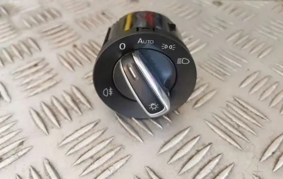 Volkswagen Golf VI Light switch 3C8941431N
