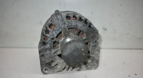 Opel Vivaro Generator/alternator 8200404459G