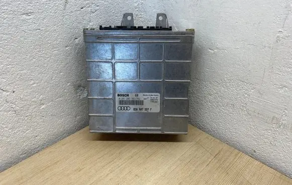 Audi A4 S4 B5 8D Engine control unit/module 8D0907557F 0261203761762 0261203761