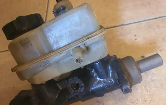 Mercedes-Benz W123 Master brake cylinder G2655001