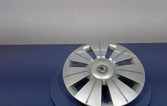 Skoda Fabia Mk1 (6Y) R17 wheel hub/cap/trim 6Y0601147H