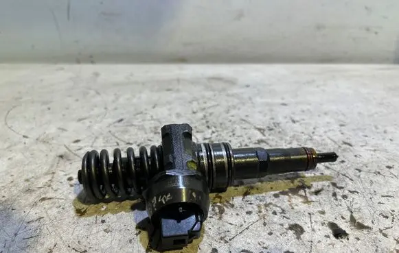 Skoda Octavia Mk2 (1Z) Fuel injector 036130073BN