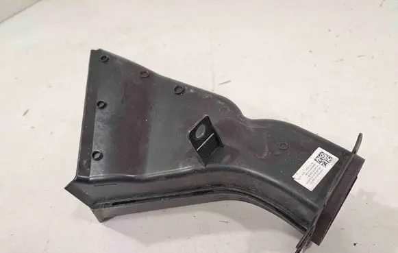BMW iX Intercooler air guide/duct channel 8737026