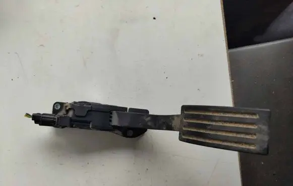 Ford Focus Accelerator throttle pedal bv619f836ab