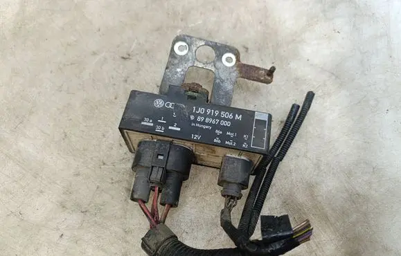 Skoda Roomster (5J) Coolant fan relay 1J0919506M 898967000