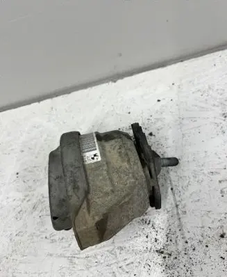 BMW 5 E60 E61 Engine mount bracket 6769874