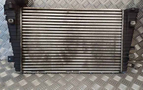 Opel Zafira B Intercooler radiator 13243008