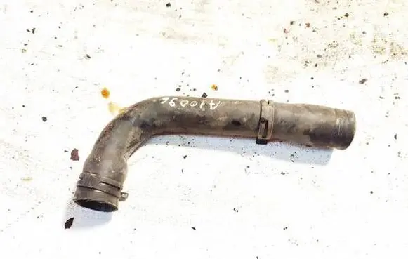 Engine coolant pipe/hose