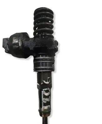 Volkswagen PASSAT B6 Fuel injector 038130073AG