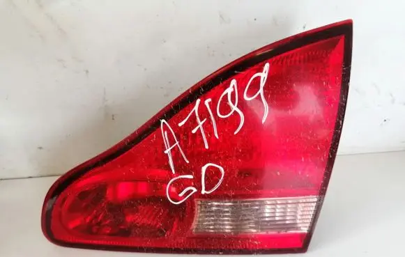 Tailgate rear/tail lights