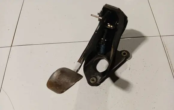 Renault Laguna II Clutch pedal 8200517929