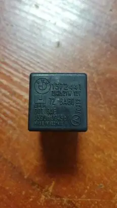 BMW 6 E24 Other relay 1372441