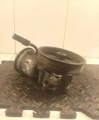 Toyota Corolla Verso E121 Power steering pump