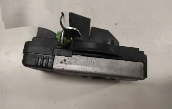 Opel Vectra B Front door lock 24414113