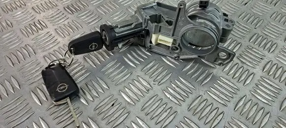 Opel Zafira B Ignition lock 