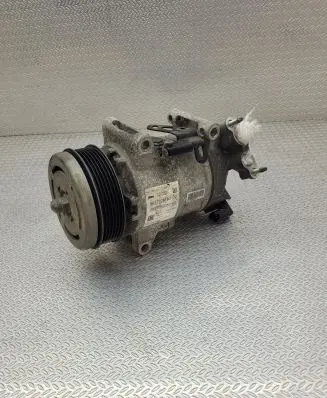 Peugeot 308 Air conditioning (A/C) compressor (pump) 9827529180