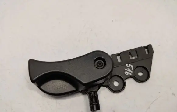 Engine bonnet (hood) release handle