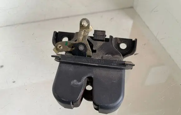 Audi A3 S3 8L Tailgate/trunk/boot lock/catch/latch 8L0827520C