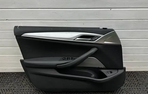 BMW 5 G30 G31 G38 Front door card panel trim 2844126
