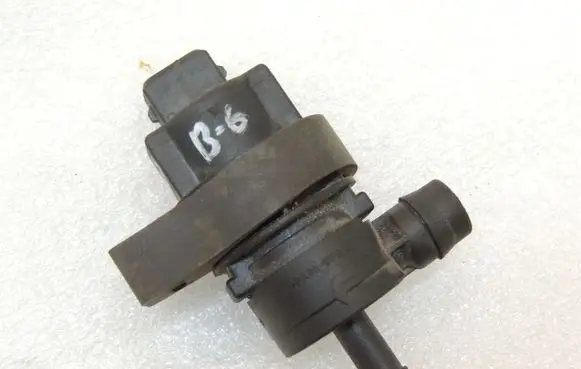 BMW 5 E39 Fuel tank valve 13901433602