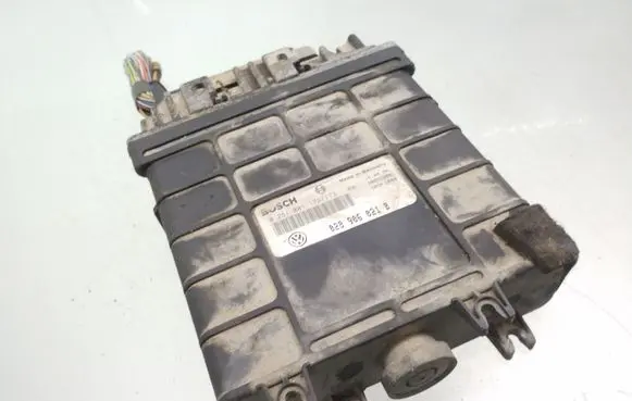 Volkswagen PASSAT B4 Engine control unit/module 0281001172 028906021B