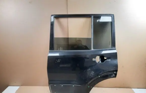 Mitsubishi Pajero Rear door