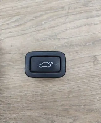 Volvo XC70 Tailgate/boot open switch button 31264960A 07149