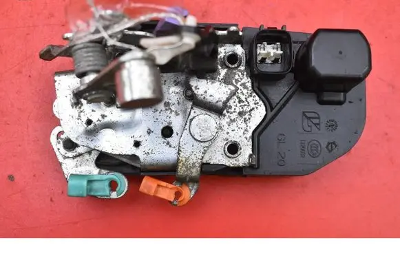 Chrysler Grand Voyager V Front door lock