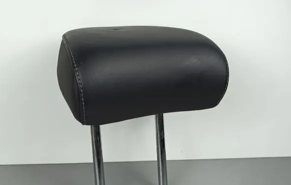 KIA Stinger Rear seat headrest 