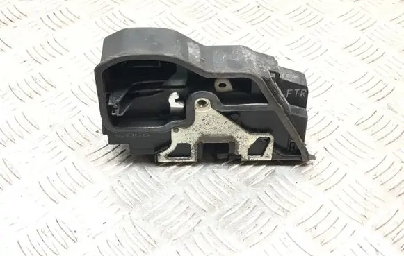 BMW 5 E60 E61 Front door lock 7167066