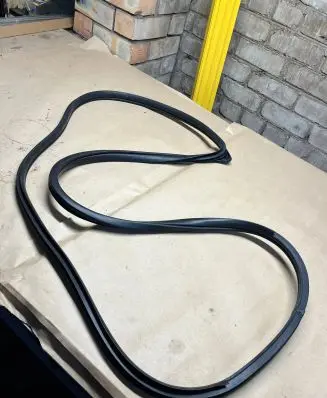KIA Carens III Front door rubber seal