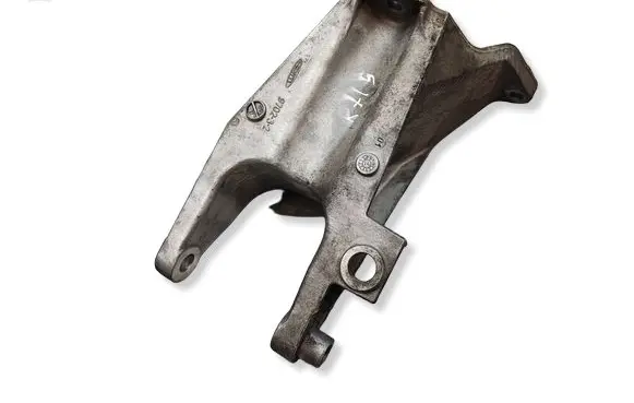 Volkswagen Transporter - Caravelle T5 Engine mounting bracket 7E0199343