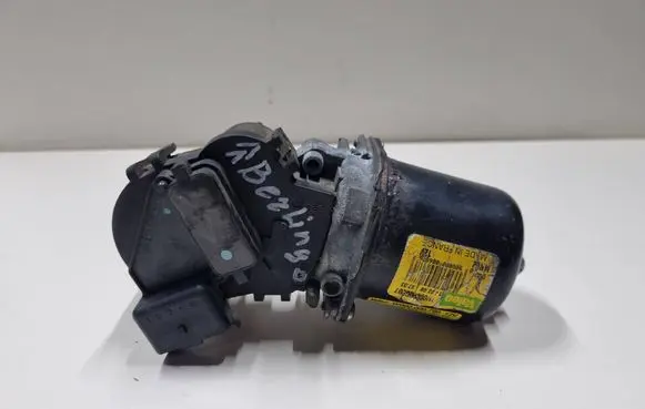 Front wiper linkage and motor