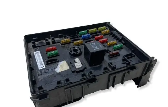 Volkswagen PASSAT B6 Fuse module 3C0937125 63592777