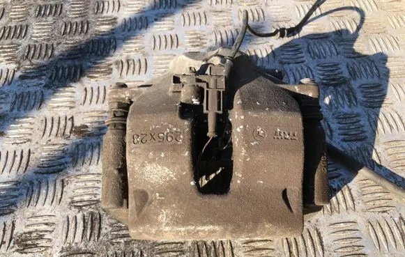 Mercedes-Benz C W204 Front brake caliper