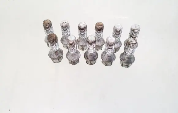 Volkswagen PASSAT B5.5 Nuts/bolts 