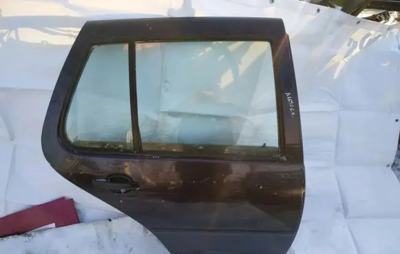 Volkswagen Golf IV Rear door violetine