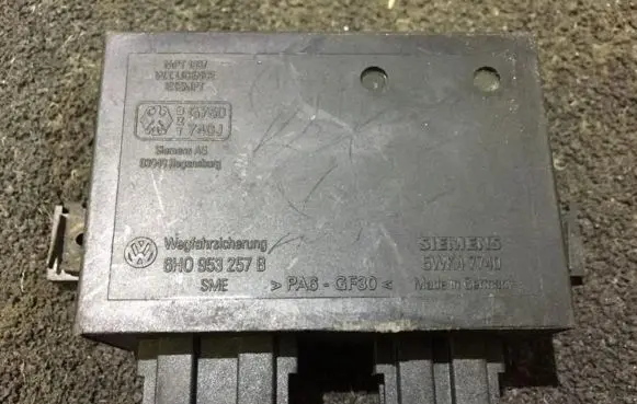 Volkswagen Golf IV Immobilizer control unit/module 8h0953257b