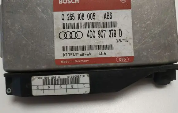 Audi A4 S4 B5 8D Airbag control unit/module 4D0907379D