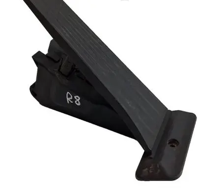 Accelerator throttle pedal