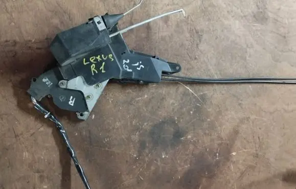Lexus IS 200-300 Front door lock